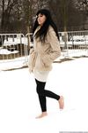 Feet - Alina - 2015-01-08 Barefoot in a winter park