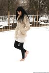 Feet - Alina - 2015-01-08 Barefoot in a winter park