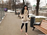 Feet - Alina - 2015-01-08 Barefoot in a winter park