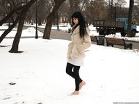 Feet - Alina - 2015-01-08 Barefoot in a winter park