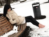 Feet - Alina - 2015-01-08 Barefoot in a winter park