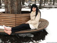 Feet - Alina - 2015-01-08 Barefoot in a winter park