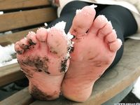 Feet - Alina - 2015-01-08 Barefoot in a winter park
