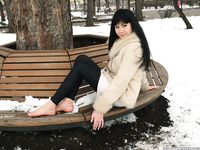 Feet - Alina - 2015-01-08 Barefoot in a winter park