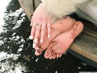 Feet - Alina - 2015-01-08 Barefoot in a winter park