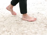 Feet - Alisa - 2011-03-27 Crazy barefoot girl in snowy streets