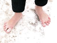 Feet - Alisa - 2011-03-27 Crazy barefoot girl in snowy streets