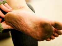 Feet - Alisa - 2011-03-27 Crazy barefoot girl in snowy streets