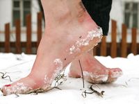 Feet - Alisa - 2011-03-27 Crazy barefoot girl in snowy streets