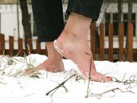 Feet - Alisa - 2011-03-27 Crazy barefoot girl in snowy streets