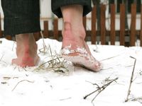 Feet - Alisa - 2011-03-27 Crazy barefoot girl in snowy streets