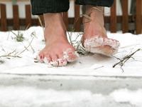 Feet - Alisa - 2011-03-27 Crazy barefoot girl in snowy streets