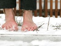 Feet - Alisa - 2011-03-27 Crazy barefoot girl in snowy streets