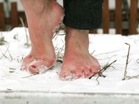 Feet - Alisa - 2011-03-27 Crazy barefoot girl in snowy streets