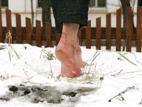 Feet - Alisa - 2011-03-27 Crazy barefoot girl in snowy streets