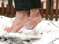 Feet - Alisa - 2011-03-27 Crazy barefoot girl in snowy streets