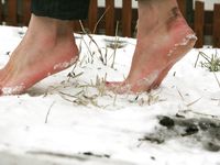 Feet - Alisa - 2011-03-27 Crazy barefoot girl in snowy streets