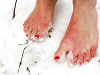 Feet - Alisa - 2011-03-27 Crazy barefoot girl in snowy streets