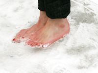 Feet - Alisa - 2011-03-27 Crazy barefoot girl in snowy streets