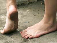 Feet - Alisa A - 2013-01-03 Hot beauty in T-shirt and shorts