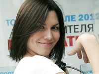 Feet - Alisa A - 2013-01-03 Hot beauty in T-shirt and shorts