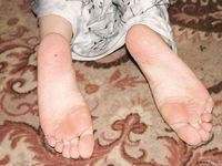 Feet - Alla + Lena + Tatyana - 2004-03-04 Glass walking