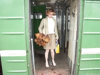 Feet - Alla - 2004-06-28 Barefoot at the railway station in the rain