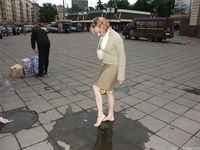 Feet - Alla - 2004-06-28 Barefoot at the railway station in the rain