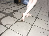 Feet - Alla - 2004-06-28 Barefoot at the railway station in the rain