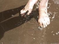 Feet - Alla - 2004-06-28 Barefoot at the railway station in the rain