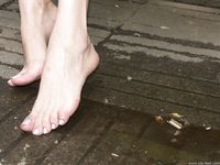 Feet - Alla - 2004-06-28 Barefoot at the railway station in the rain