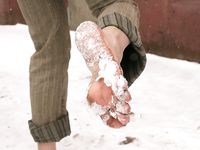 Feet - Alla - 2005-05-08 Barefoot garage adventure