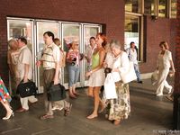 Feet - Alla - 2006-07-15 Bare feet and the City