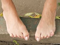 Feet - Alla - 2006-07-15 Bare feet and the City