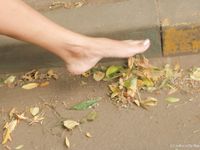 Feet - Alla - 2006-07-15 Bare feet and the City