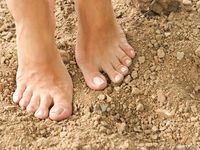 Feet - Alla - 2006-07-15 Bare feet and the City