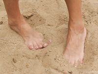 Feet - Alla - 2006-07-15 Bare feet and the City