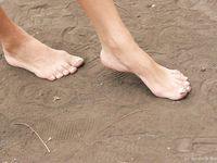 Feet - Alla - 2006-07-15 Bare feet and the City