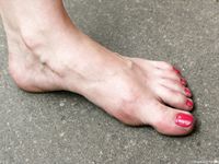 Feet - Anna A - 2011-01-02 Public barefoot walk