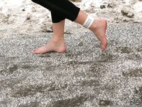 Feet - Anna D - 2011-12-24 The first snow