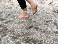 Feet - Anna D - 2011-12-24 The first snow