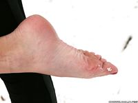 Feet - Anna D - 2011-12-24 The first snow