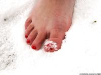 Feet - Anna D - 2011-12-24 The first snow