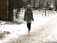 Feet - Anna D - 2011-12-24 The first snow