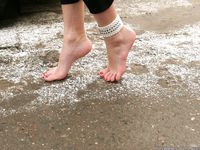 Feet - Anna D - 2011-12-24 The first snow
