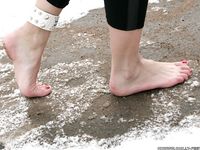 Feet - Anna D - 2011-12-24 The first snow