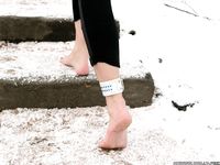 Feet - Anna D - 2011-12-24 The first snow