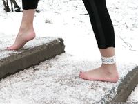 Feet - Anna D - 2011-12-24 The first snow