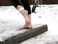 Feet - Anna D - 2011-12-24 The first snow