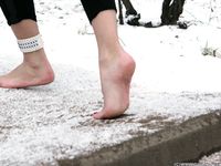 Feet - Anna D - 2011-12-24 The first snow